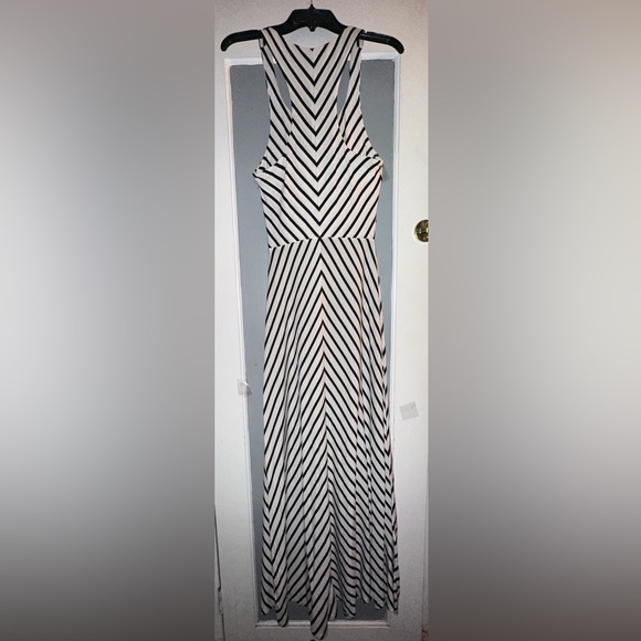 Lauren Conrad White and Black Diagonal Stripped Dress - Picture 5 of 7